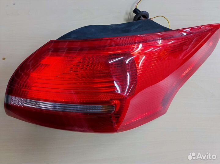 Фонарь задний правый Ford Focus 3 седан