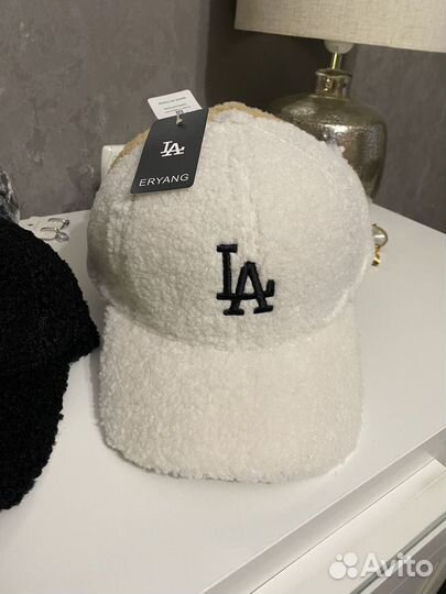 Утепленные кепки женские LA