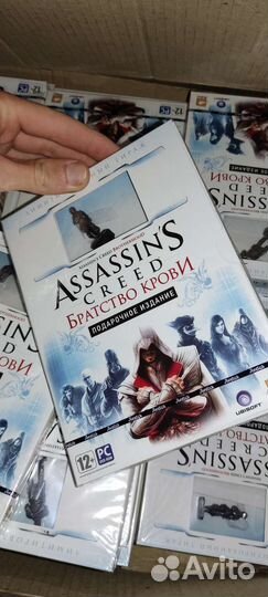 Assassins creed с фигуркой