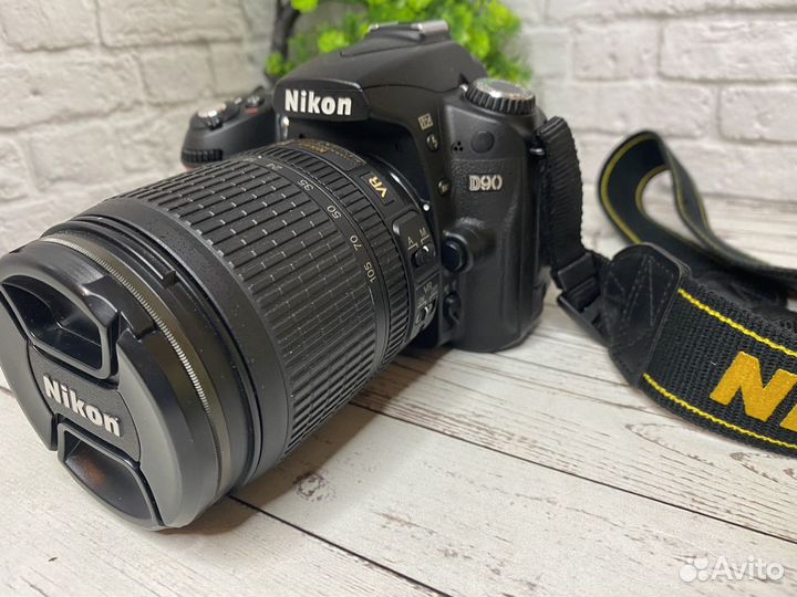 Зеркальный фотоаппарат Nikon D90