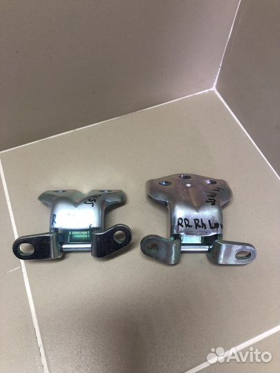 Петля двери задней правой Ssang Yong Kyron Actyon