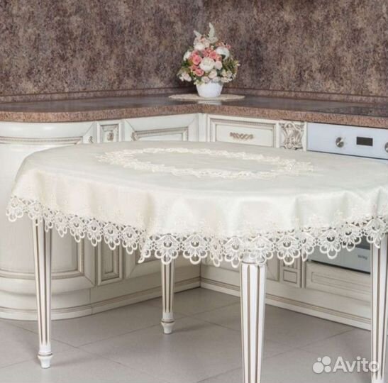 Скатерть с кружевом