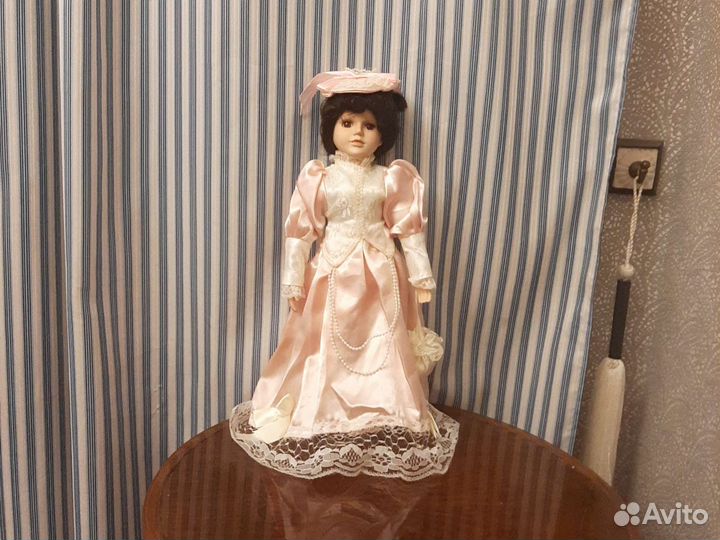 Кукла фарфоровая коллекционная