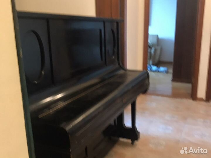 Пианино Hoffman & Kuhne. Dresden. E. Tbeden, Konig