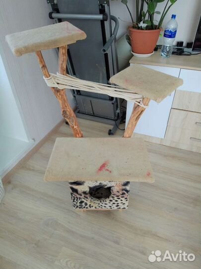 Домик для кошки с когтеточкой бу