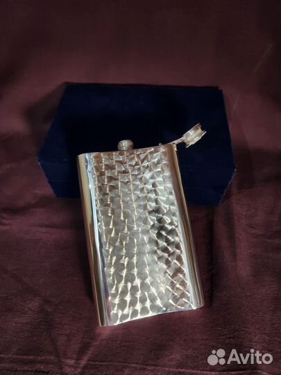 Серебряная фляжка