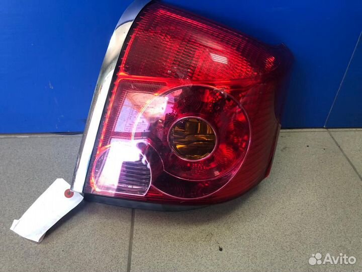 Фонарь левый на тойот авенсис