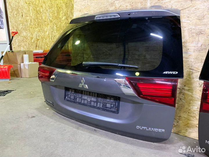 Задняя дверь багажника Mitsubishi Outlander 3