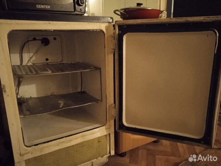 Холодильник, маленький, рабочий