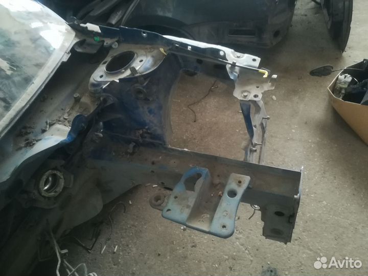 Четверть передняя левая Renault Megane 2