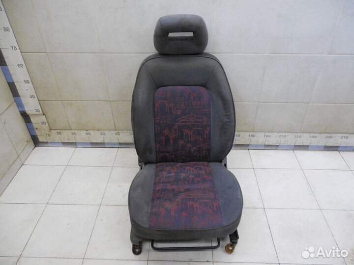 Сиденье переднее правое Avensis I 1997-2003