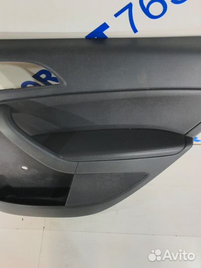 Обшивка двери задняя правая skoda yeti 1 рест 1.6