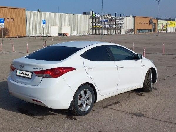 Hyundai Elantra: фото владельца