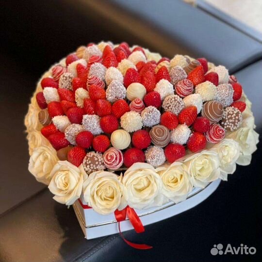 Розы, клубника в шоколаде, доставка цветов