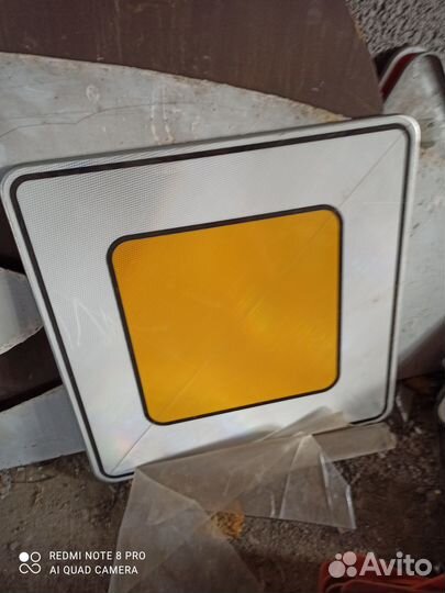 Установка дорожных знаков