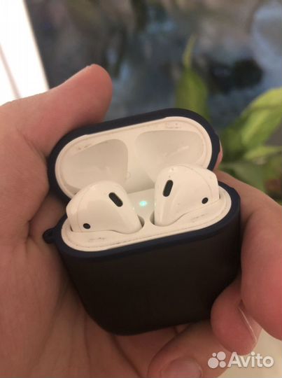 Apple airpods series 1