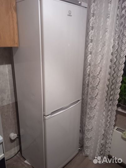 Холодильник бу indesit