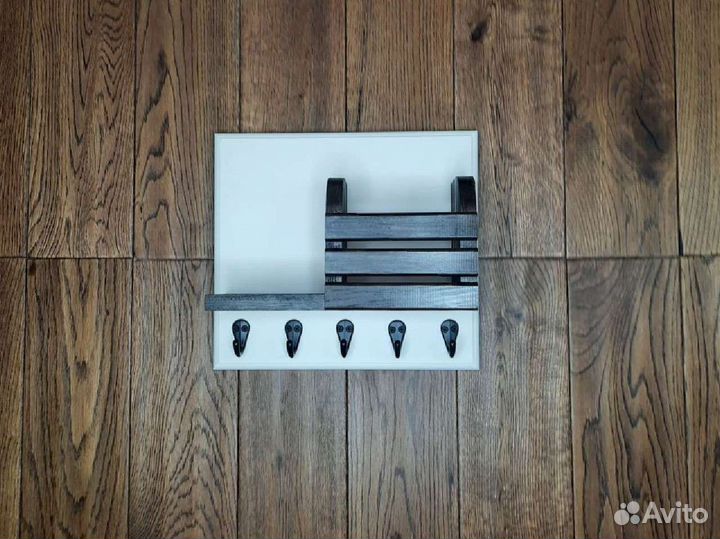 Полка из дерева для ключей