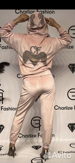 Велюровый костюм в стразах