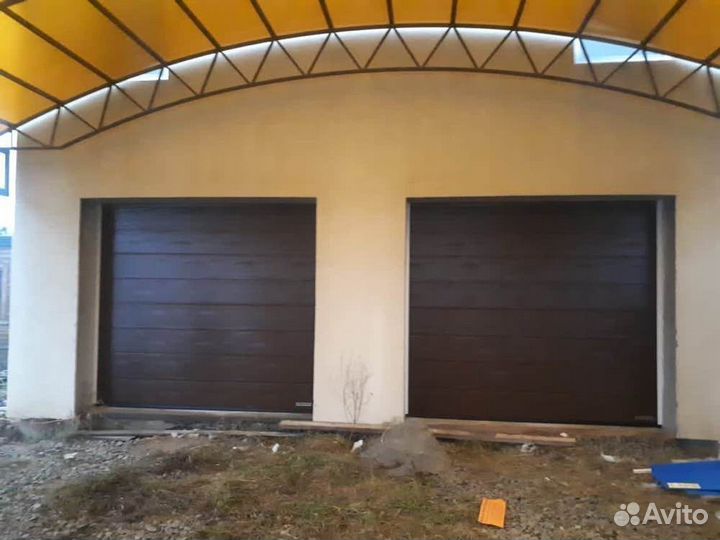 Гаражные подъемно секционные ворота Hormann