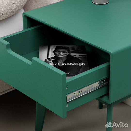 Тумбочка прикроватная на ножках