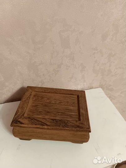 Деревянная шкатулка