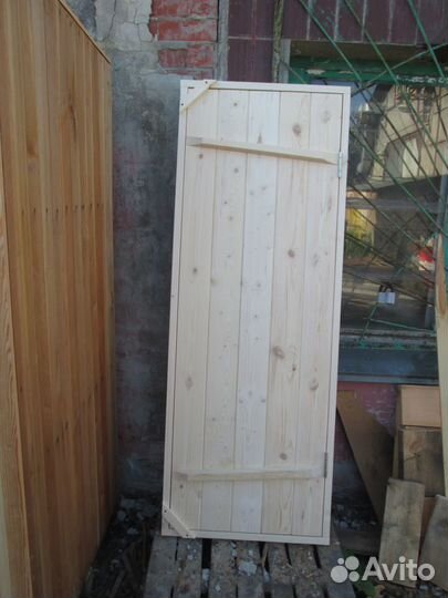 Дверь входная деревянная с коробкой