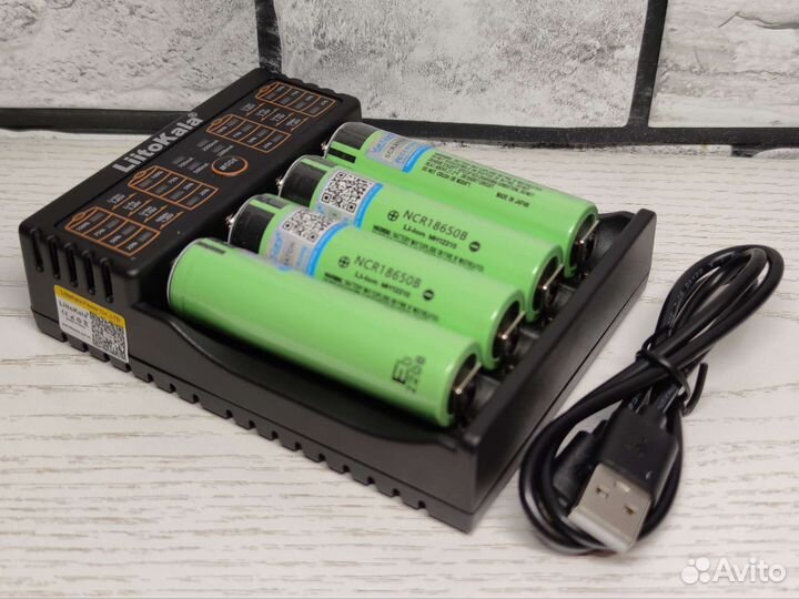 Умная зарядка с аккумуляторами 18650 в комплекте