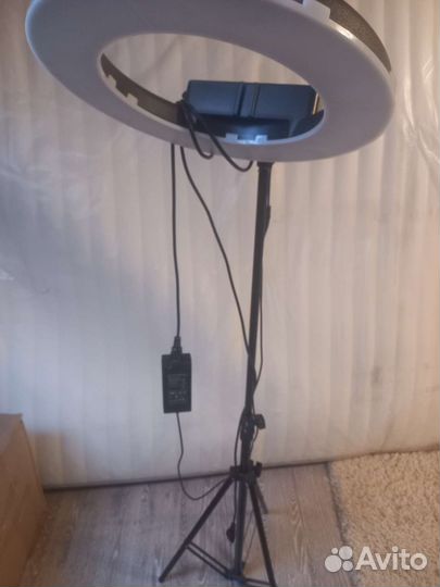 Кольцевая светодиодная лампа