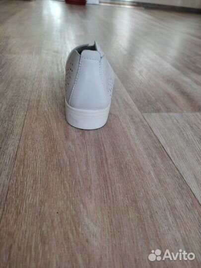 Слипоны лоферы мокасины босоножки женские белые