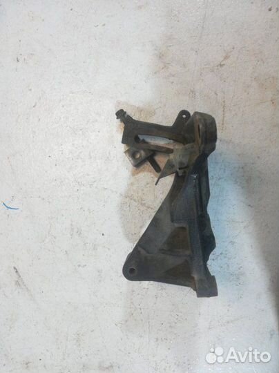 Кронштейн передний Toyota Land Cruiser Prado