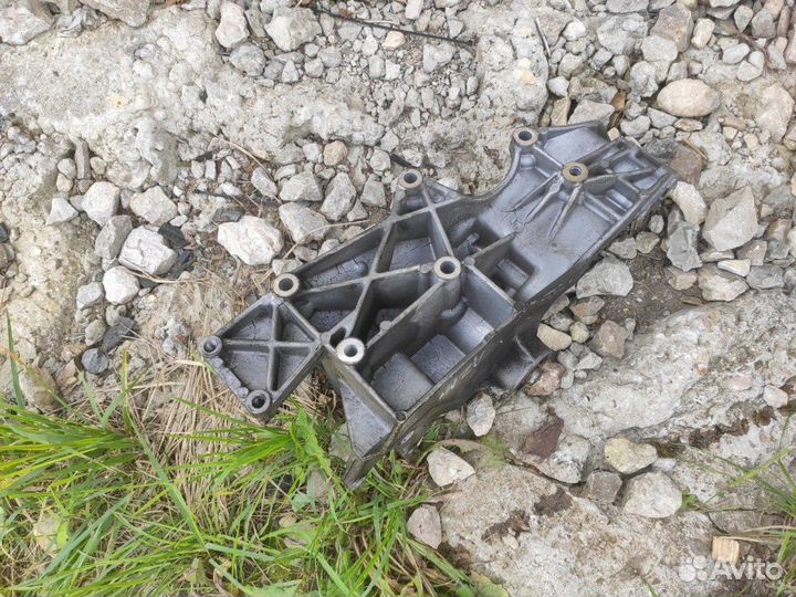 Кронштейн Volkswagen Passat B5 2.0