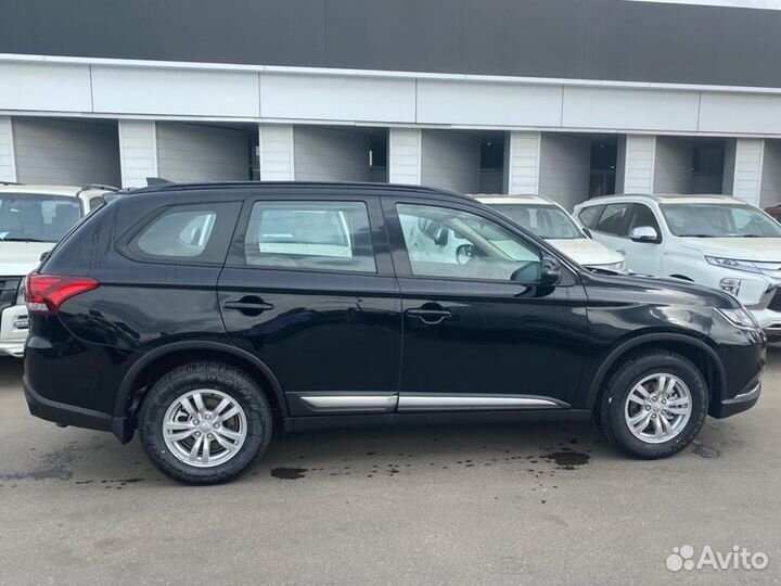 Mitsubishi Outlander 2.0 CVT, 2022