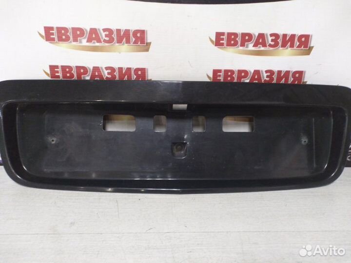 Накладка крышки багажника Nissan Primera P12