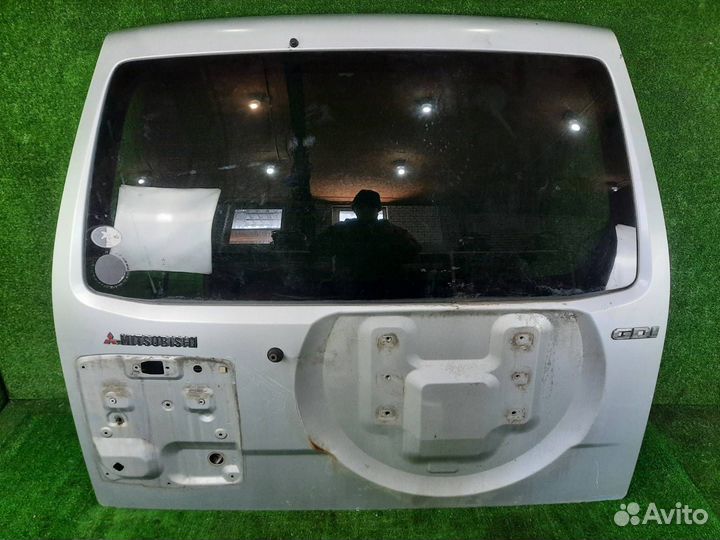 Дверь багажника задняя Mitsubishi Pajero 3 V75W
