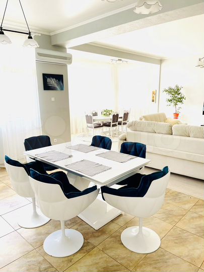 3-к. квартира, 140 м², 2/8 эт.
