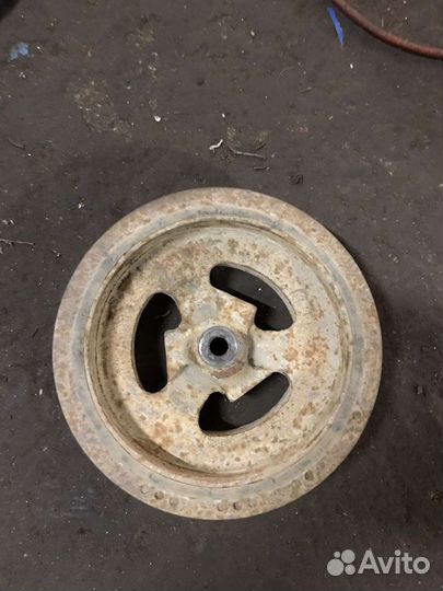 Шкив коленвала Dodge Caravan 2.4