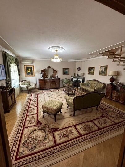 4-к. квартира, 186,3 м², 1/6 эт.