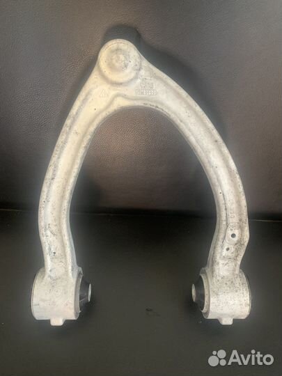 Рычаг передний верхний w220