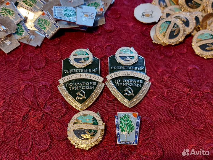 Значки, пуговицы, настольные медали