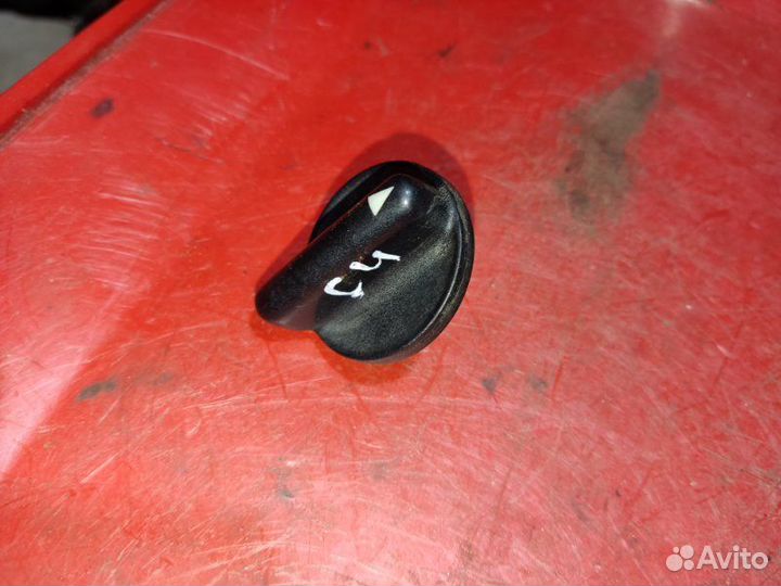 Тумблер отопителя Audi 100 седан 2.8 AAH 1993