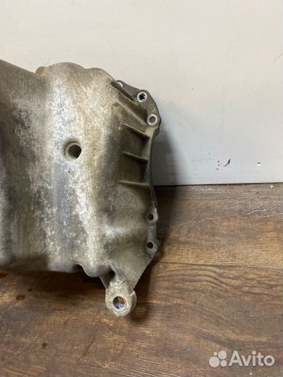 Поддон двигателя Renault Megane седан K4M 2006