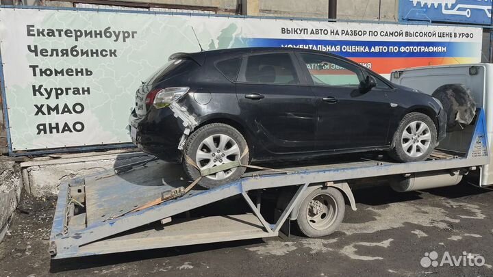 Стекло кузовное глухое левое Opel Astra (J) 132714