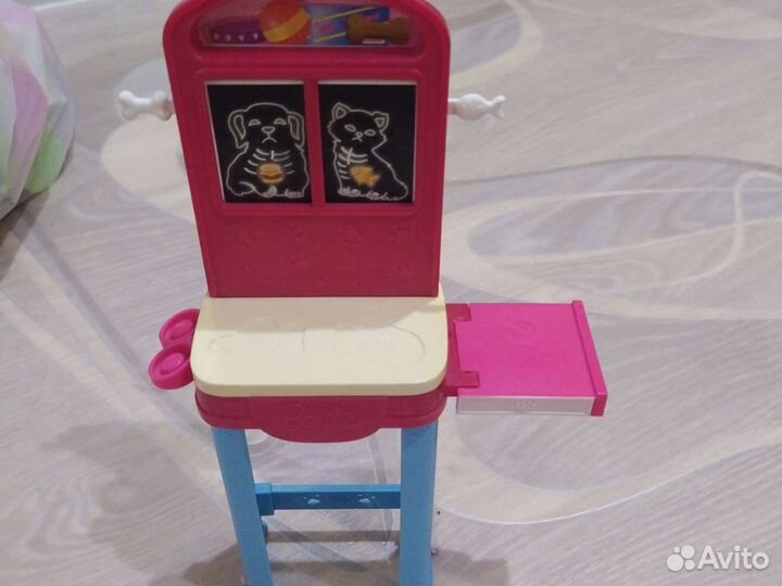 Новая Барби и столик для Барби- ветеринара