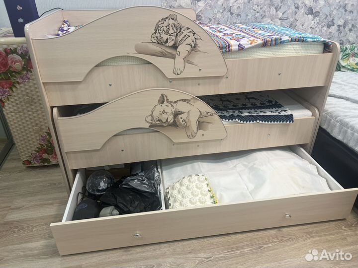 Двухъярусная кровать