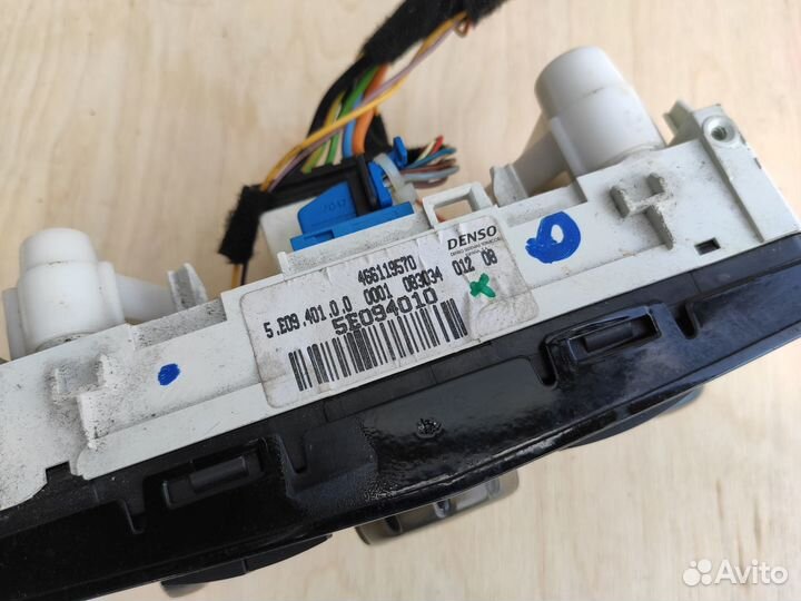 Блок управления климатом на Opel Corsa D