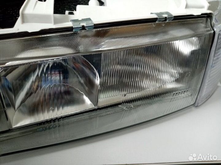 Фара передняя левая LADA 2110