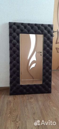 Зеркало в рамке с каретной стяжкой