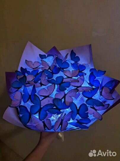 Букеты из бабочек и роз