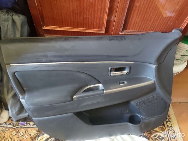 Обшивка левой передней двери Mitsubishi ASX